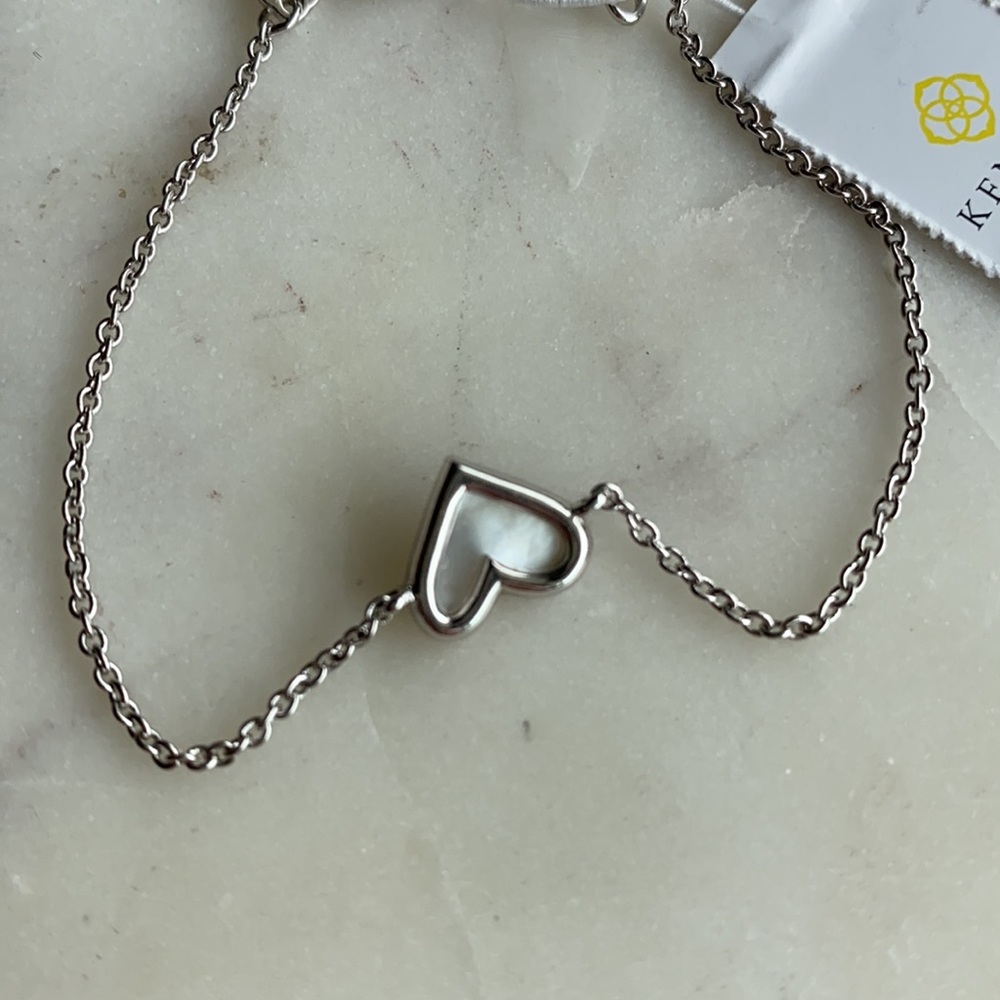 Ari Heart Silver Chain Bracelet In Ivory Mother-Of pearl - Picture 9 of 10